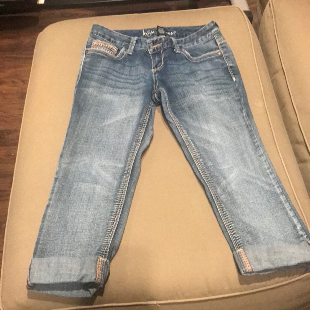 Cropped blue jeans by Arlya jeans